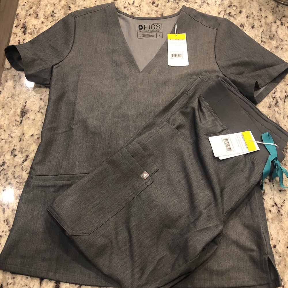 FIGS small scrub set